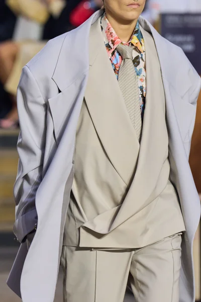Look 64